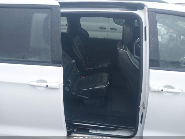 Chrysler Pacifica Limited 2025 2C4RC1GGXSR518519 Image 8