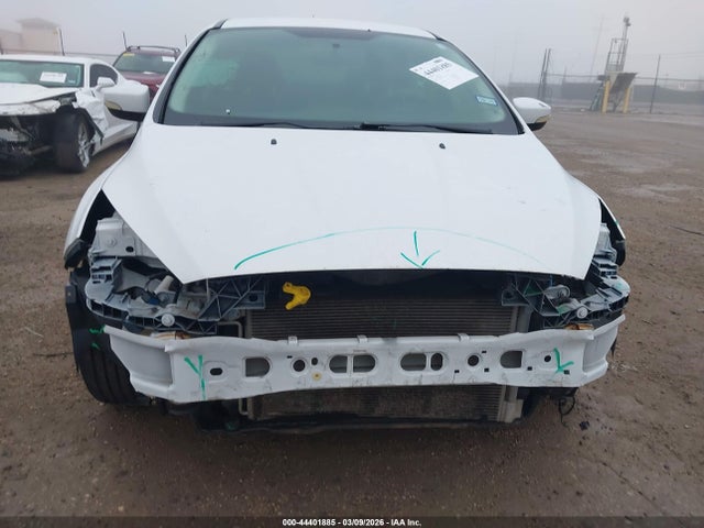 1FADP3F23HL276566 Ford FOCUS SE