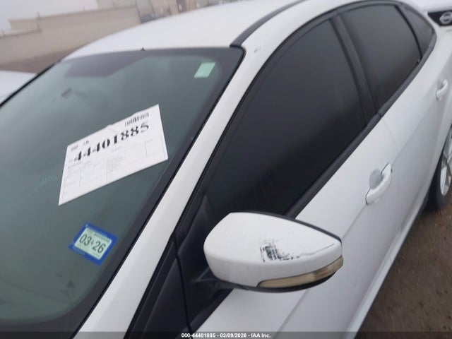 1FADP3F23HL276566 Ford FOCUS SE