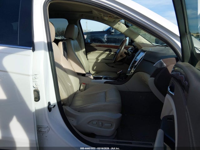 44401933 :رقم المزاد ، 3GYFNCE30FS634470 vin ، 2015 Cadillac Srx Performance Collection مزاد بيع