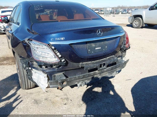 2016 Mercedes-benz C 300 4matic მანქანა იყიდება აუქციონზე, vin: 55SWF4KB4GU154333, აუქციონის ნომერი: 44402058
