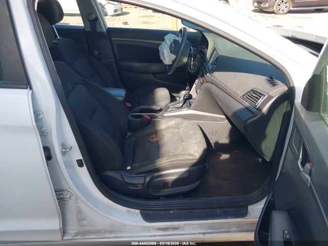2018 HYUNDAI ELANTRA 5NPD84LFXJH230960 Photo 4