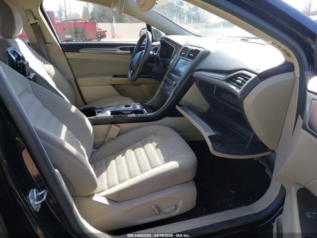 3FA6P0HD9HR320772 Ford FUSION SE