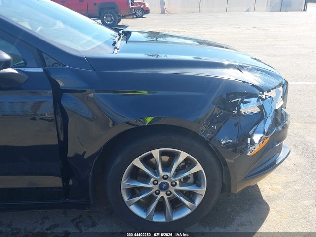 3FA6P0HD9HR320772 Ford FUSION SE