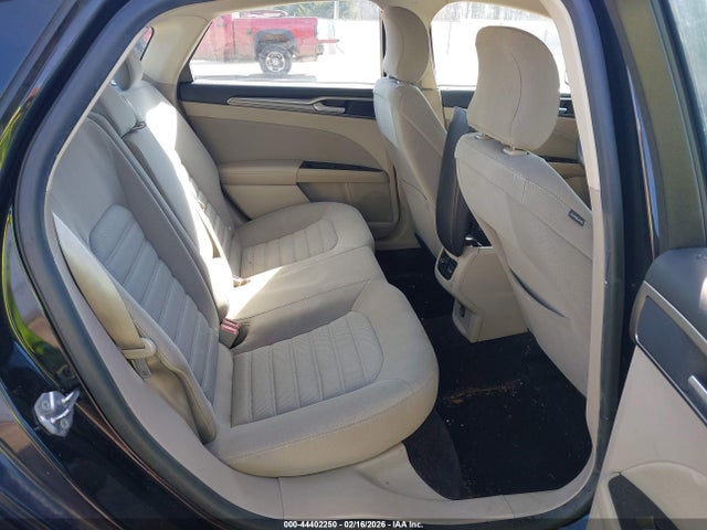 3FA6P0HD9HR320772 Ford FUSION SE