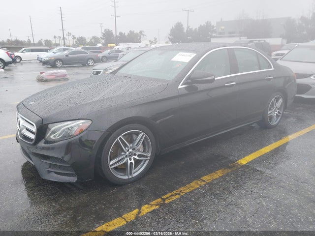 Mercedes-Benz E 300 2018 WDDZF4JB3JA395984 Image 2