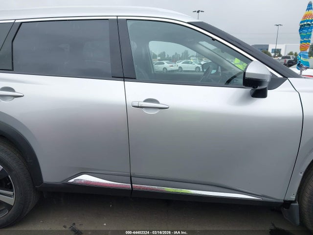 JN8BT3DC8PW101711 Nissan Rogue Platinum Fwd