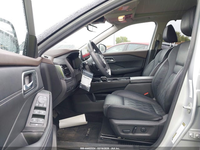 JN8BT3DC8PW101711 Nissan Rogue Platinum Fwd