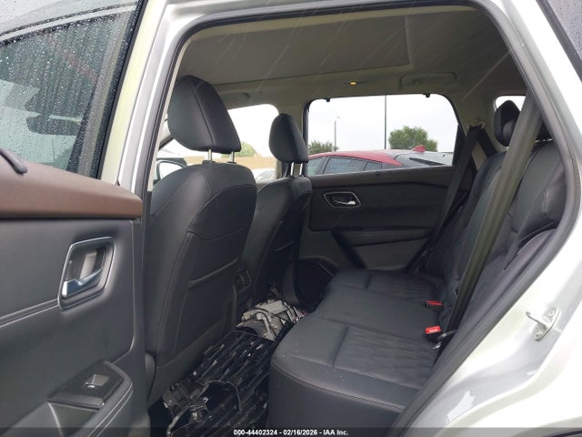 JN8BT3DC8PW101711 Nissan Rogue Platinum Fwd