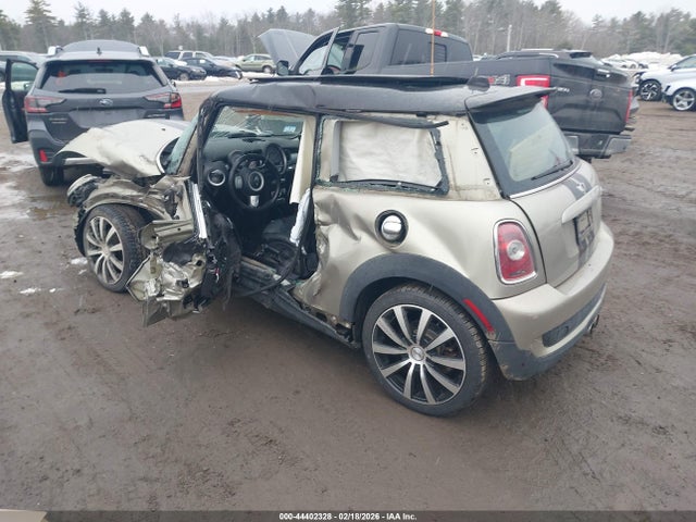 2010 MINI COOPER S WMWMF7C5XATX45206 Photo 2