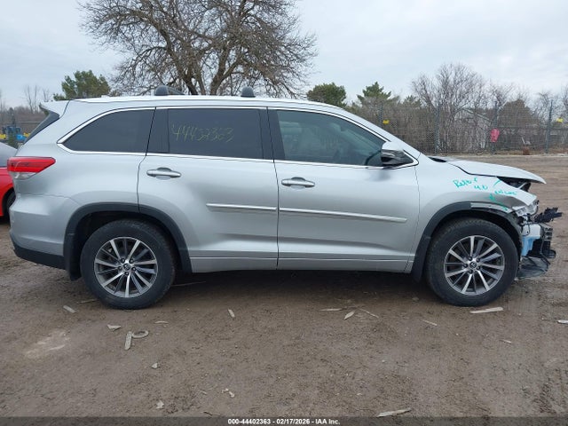 2017 Toyota Highlander Xle მანქანა იყიდება აუქციონზე, vin: 5TDJZRFH7HS449938, აუქციონის ნომერი: 44402363