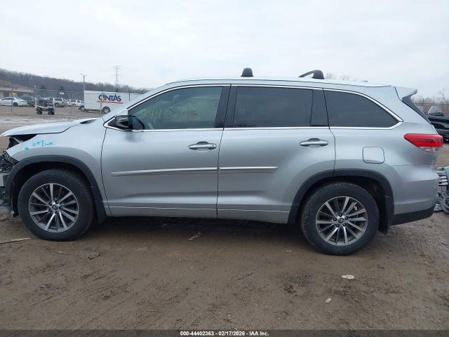 2017 Toyota Highlander Xle მანქანა იყიდება აუქციონზე, vin: 5TDJZRFH7HS449938, აუქციონის ნომერი: 44402363
