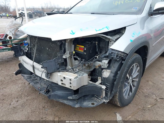 2017 Toyota Highlander Xle მანქანა იყიდება აუქციონზე, vin: 5TDJZRFH7HS449938, აუქციონის ნომერი: 44402363