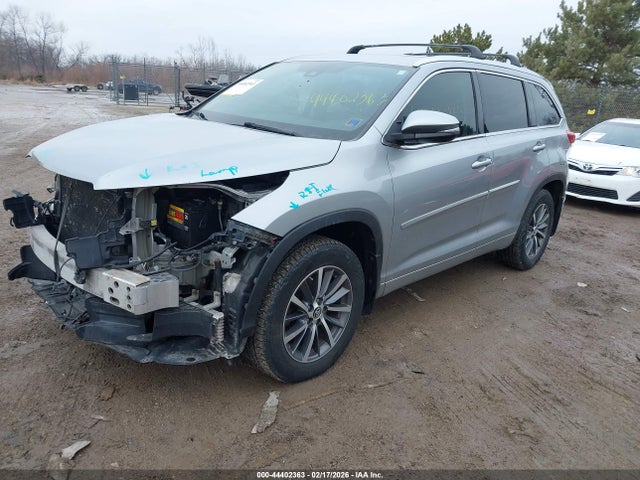 2017 Toyota Highlander Xle მანქანა იყიდება აუქციონზე, vin: 5TDJZRFH7HS449938, აუქციონის ნომერი: 44402363