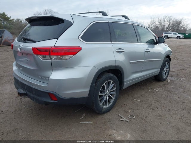 2017 Toyota Highlander Xle მანქანა იყიდება აუქციონზე, vin: 5TDJZRFH7HS449938, აუქციონის ნომერი: 44402363