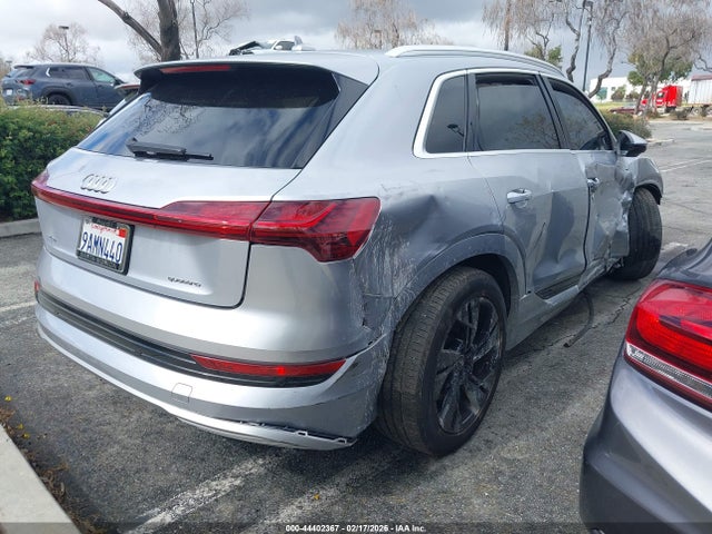 WA1AAAGE6NB020459 Audi E-tron Premium Quattro