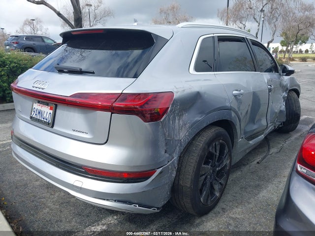 WA1AAAGE6NB020459 Audi E-tron Premium Quattro
