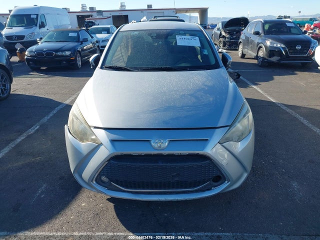 3MYDLBYV2KY508789 Toyota YARIS LE
