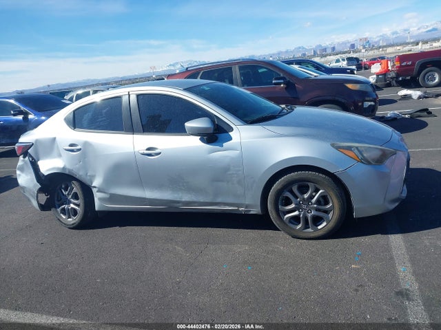 3MYDLBYV2KY508789 Toyota YARIS LE