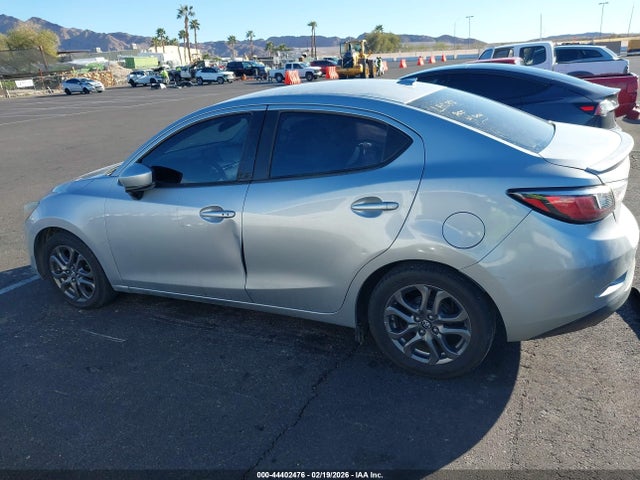 3MYDLBYV2KY508789 Toyota YARIS LE