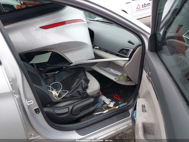 2017 HYUNDAI ELANTRA KMHD74LF5HU093179 Photo 4