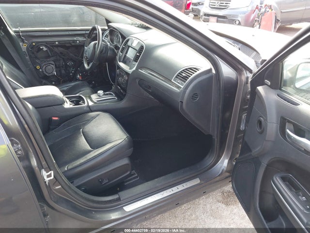 2019 CHRYSLER 300 2C3CCAEG7KH594900 Photo 4