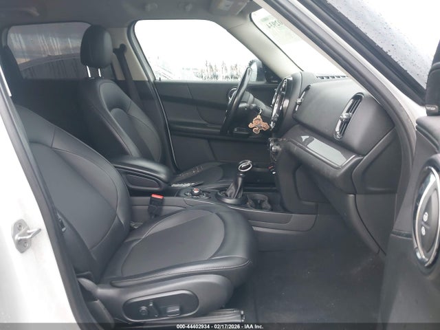 2018 MINI COUNTRYMAN WMZYS7C30J3E08321 Photo 4