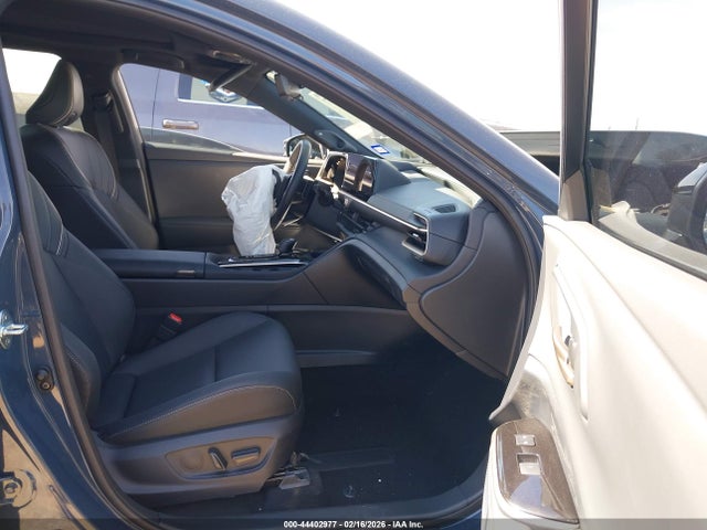 44402977 :رقم المزاد ، JTDACAAJ5S3009349 vin ، 2025 Toyota Crown Signia Limited مزاد بيع