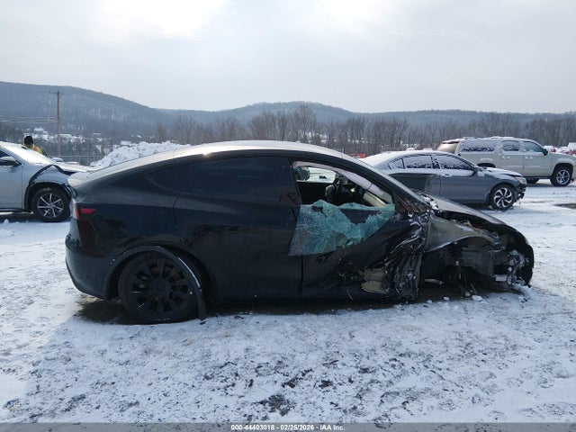 44403018 :رقم المزاد ، 7SAYGAEE0NF381904 vin ، 2022 Tesla Model Y Long Range Dual Motor All-wheel Drive مزاد بيع