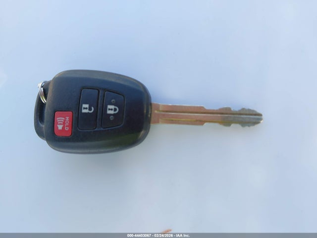 5TDZARFHXKS053049 Toyota Highlander Le