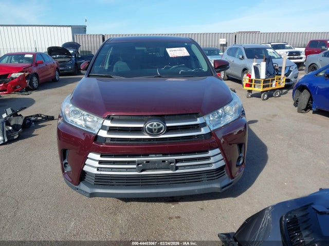 5TDZARFHXKS053049 Toyota Highlander Le