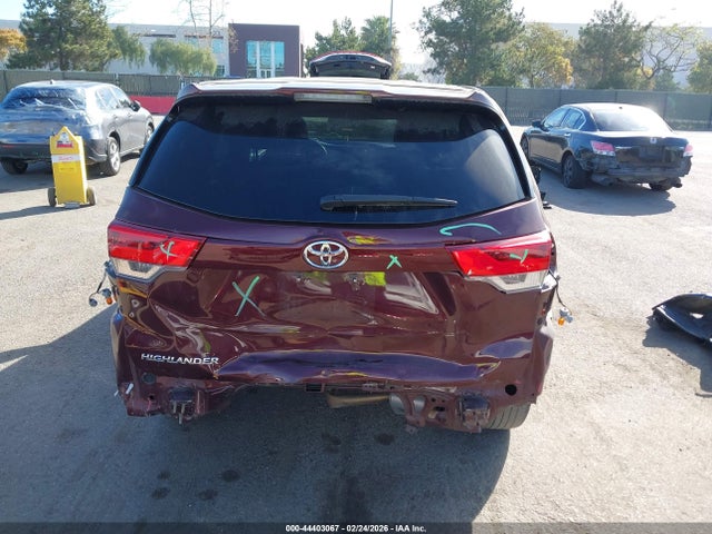 5TDZARFHXKS053049 Toyota Highlander Le
