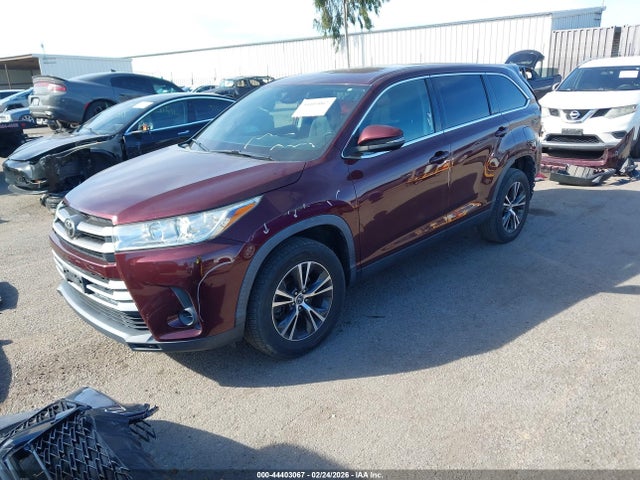 5TDZARFHXKS053049 Toyota Highlander Le