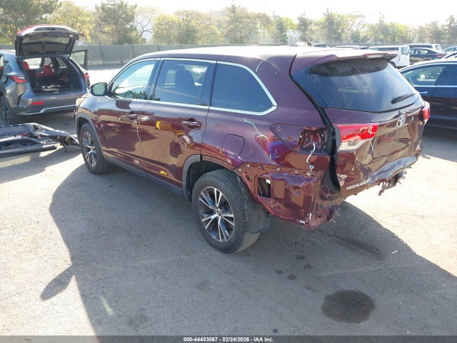5TDZARFHXKS053049 Toyota Highlander Le