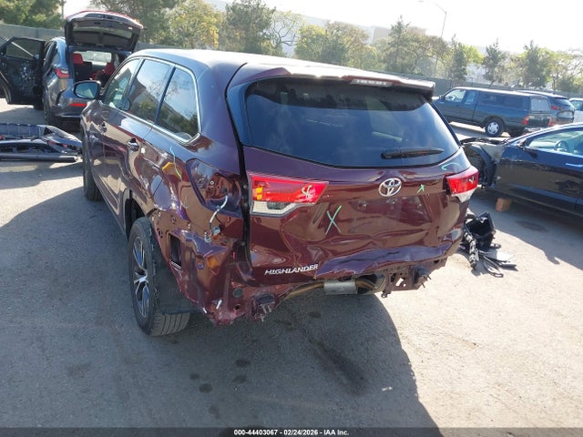 5TDZARFHXKS053049 Toyota Highlander Le