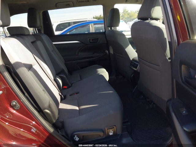 5TDZARFHXKS053049 Toyota Highlander Le
