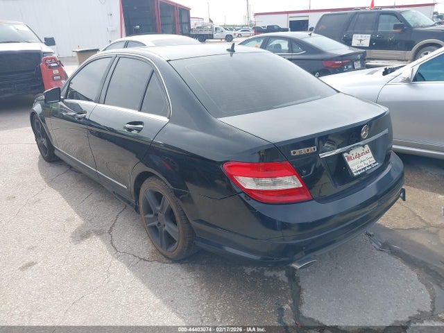 2011 MERCEDES-BENZ C 300 WDDGF8BB3BR186275 Photo 2