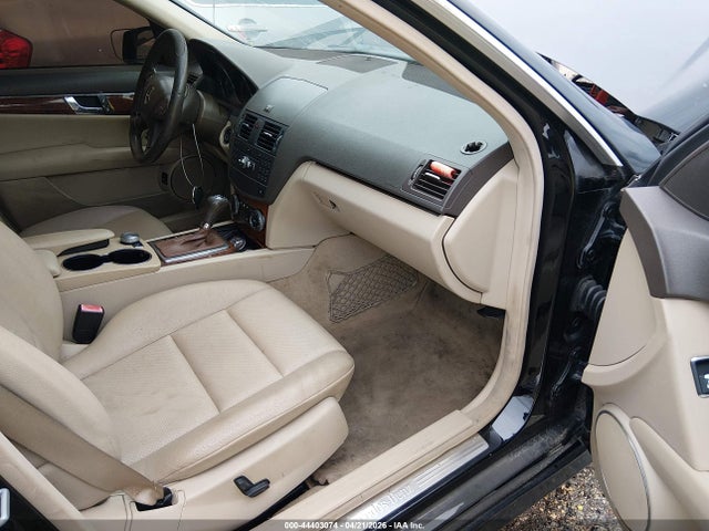 2011 MERCEDES-BENZ C 300 WDDGF8BB3BR186275 Photo 4