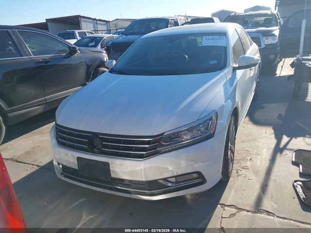 2017 Volkswagen Passat 1.8t Sel Premium მანქანა იყიდება აუქციონზე, vin: 1VWCT7A31HC067381, აუქციონის ნომერი: 44403145