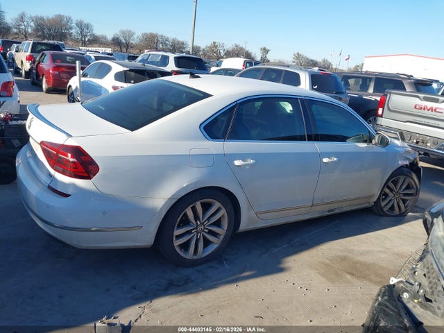2017 Volkswagen Passat 1.8t Sel Premium მანქანა იყიდება აუქციონზე, vin: 1VWCT7A31HC067381, აუქციონის ნომერი: 44403145