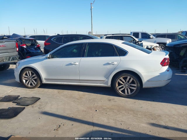 2017 Volkswagen Passat 1.8t Sel Premium მანქანა იყიდება აუქციონზე, vin: 1VWCT7A31HC067381, აუქციონის ნომერი: 44403145