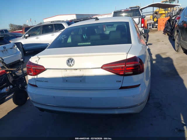 2017 Volkswagen Passat 1.8t Sel Premium მანქანა იყიდება აუქციონზე, vin: 1VWCT7A31HC067381, აუქციონის ნომერი: 44403145