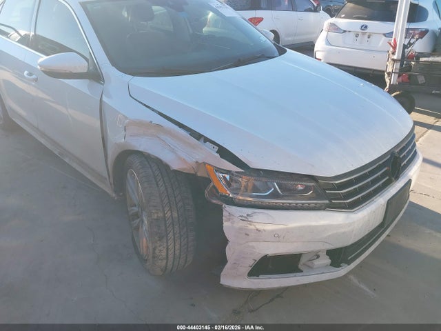 2017 Volkswagen Passat 1.8t Sel Premium მანქანა იყიდება აუქციონზე, vin: 1VWCT7A31HC067381, აუქციონის ნომერი: 44403145