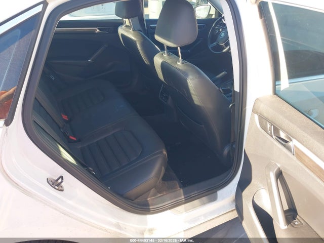 2017 Volkswagen Passat 1.8t Sel Premium მანქანა იყიდება აუქციონზე, vin: 1VWCT7A31HC067381, აუქციონის ნომერი: 44403145
