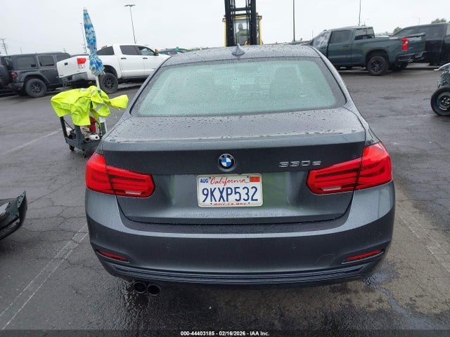 44403185 :رقم المزاد ، WBA8E1C30HA158731 vin ، 2017 Bmw 330e Iperformance مزاد بيع