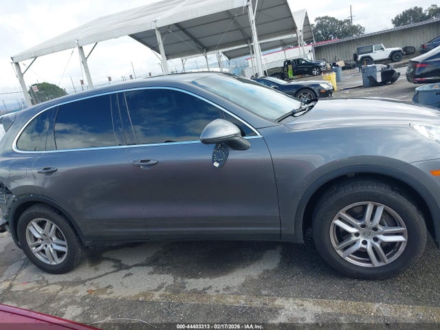 Porsche Cayenne 2018 WP1AA2A26JKA04569 Image 13