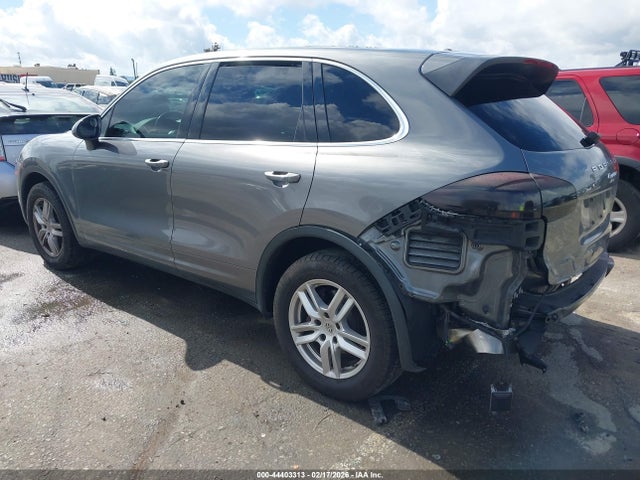 2018 PORSCHE CAYENNE WP1AA2A26JKA04569 Photo 2