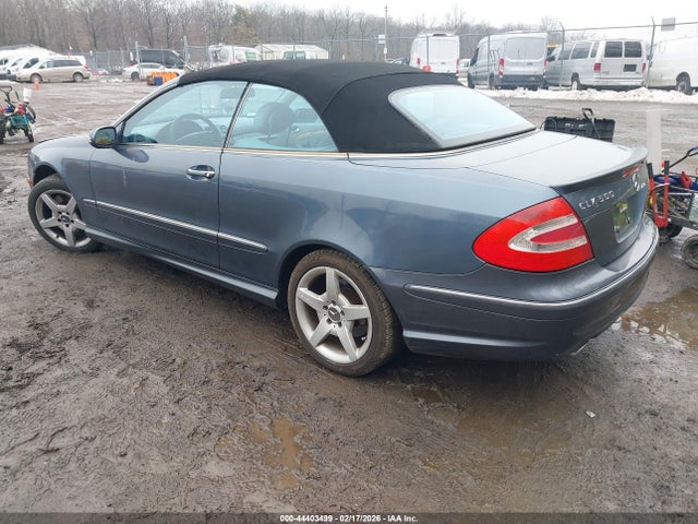 2005 MERCEDES-BENZ CLK 500 WDBTK75J25F157419 Photo 2