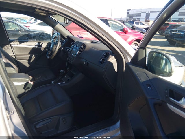 2016 VOLKSWAGEN TIGUAN WVGAV7AX7GW064226 Photo 4