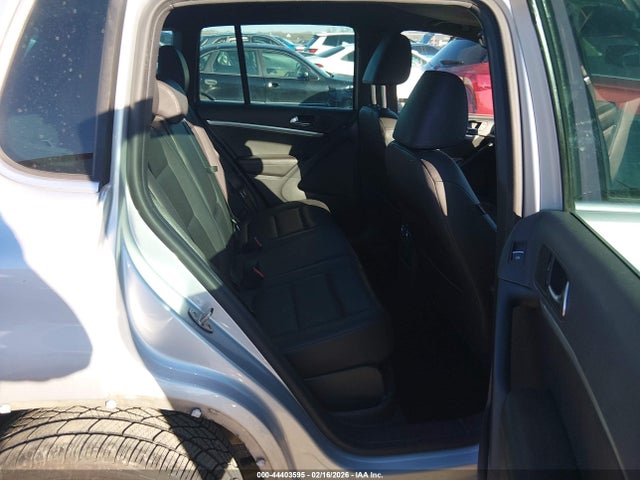 2016 VOLKSWAGEN TIGUAN WVGAV7AX7GW064226 Photo 7